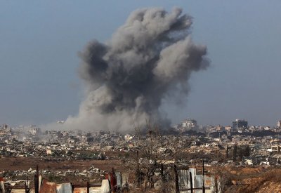 رغم انطلاق المفاوضات.. عشرات القتلى بقصف إسرائيلي على غزة