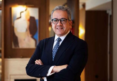 خالد العناني أول مصري وعربي يفوز برئاسة اليونسكو.. والسيسي مهنئا: "إنجاز تاريخي"
