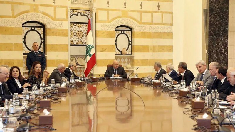 3 ملفات متفجرة على طاولة حكومة لبنان.. متعلقة بحزب الله