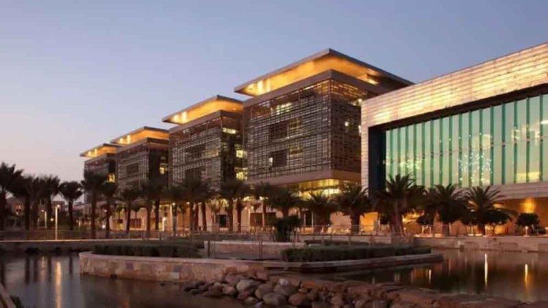 "كاوست" توقع اتفاقية تفاهم لاستكشاف آفاق تطبيقات الذكاء الاصطناعي في السعودية
