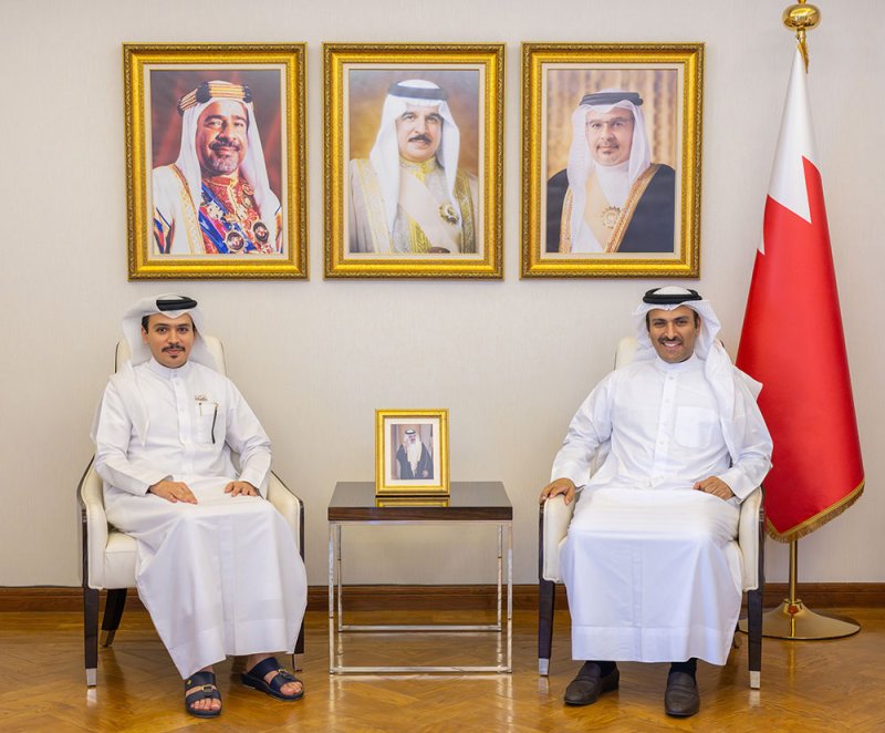 وزير الإعلام يهنئ فيصل الفقير لاختياره ضمن الدفعة 11 من برنامج رئيس الوزراء لتنمية الكوادر الحكومية