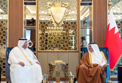 العلاقات البحرينية القطرية تحظى باهتمام قائدي البلدين