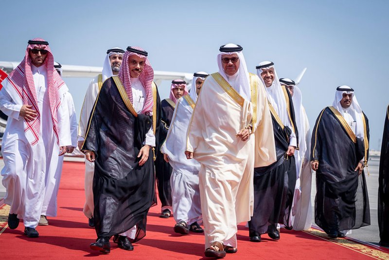 وزير خارجية المملكة العربية السعودية يصل إلى البلاد
