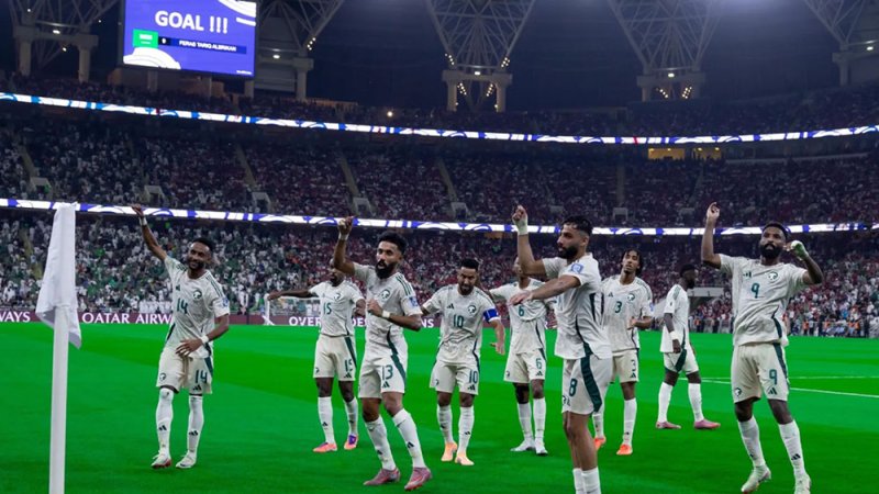 المنتخب السعودي يفوز على إندونيسيا.. ويضع قدما في المونديال
