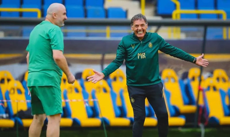 وفاة روسو مدرب بوكا والنصر السعودي السابق