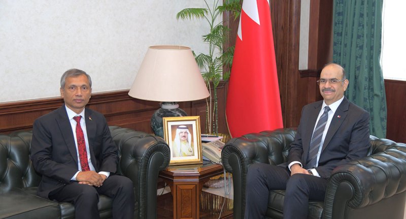 وزير الشؤون القانونية وزير العمل بالوكالة يستقبل سفير جمهورية بنغلاديش الشعبية لدى مملكة البحرين
