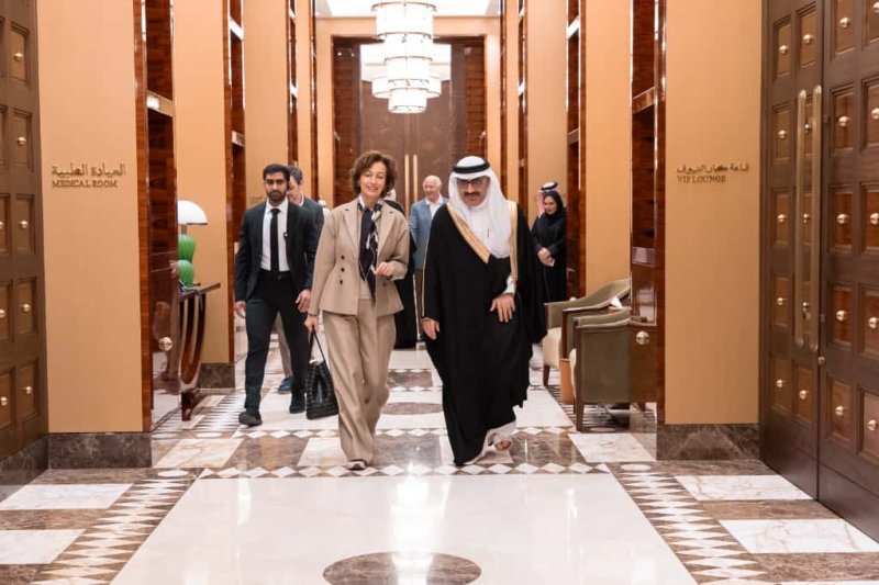 المديرة العامة لمنظمة اليونسكو تصل إلى مملكة البحرين