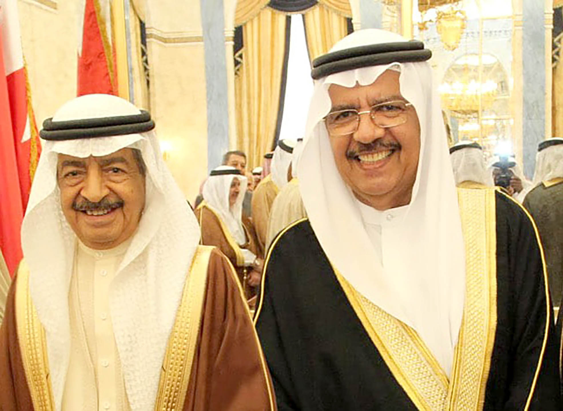 مع صاحب السمو الملكي الأمير خليفة بن سلمان آل خليفة طيب الله ثراه بمجلس سموه الأسبوعي