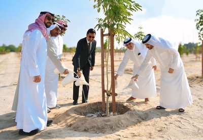 وزير شؤون البلديات والزراعة ومسؤولو الوزارة يشاركون في فعاليات "أسبوع الشجرة" بمدينة زايد