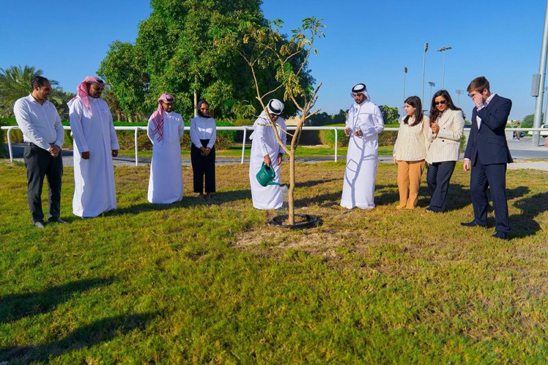 نادي راشد للفروسية وسباق الخيل يشارك في أسبوع الشجرة تأكيدًا لالتزامه بالاستدامة البيئية