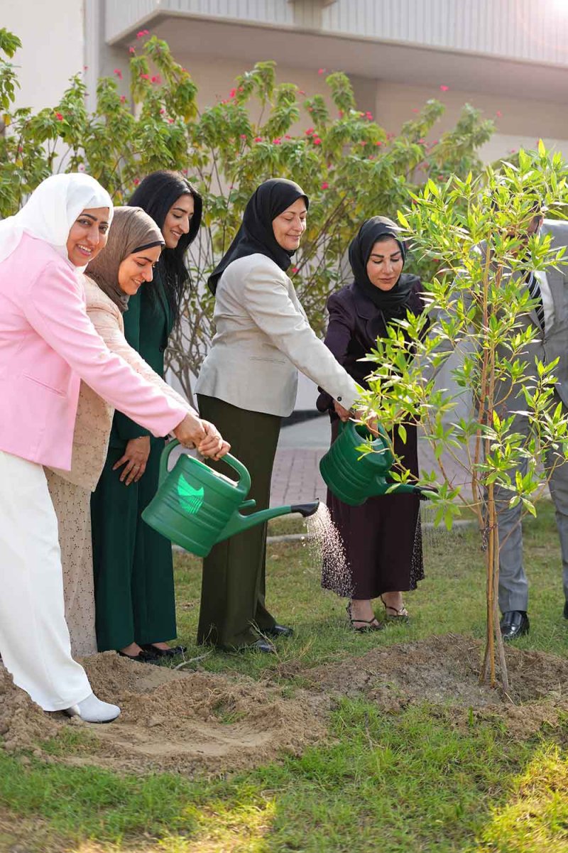 المستشفيات الحكومية تشارك في أسبوع الشجرة بمجمع السلمانية تأكيدا على التزامها بالاستدامة