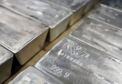 الفضة تسجل أعلى سعر في تاريخها.. "أزمة لندن" تشعل الأسواق العالمية