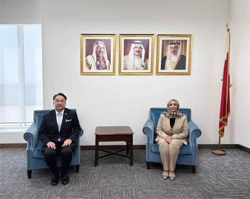 وزيرة الصحة تستقبل سفير مملكة تايلند لدى مملكة البحرين