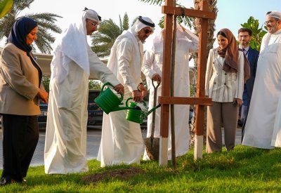 وزير المواصلات والاتصالات يشارك في فعالية "أسبوع الشجرة"