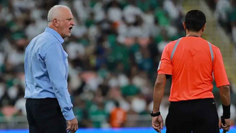 "منح التأهل لقطر والسعودية".. مدرب العراق يفتح النار على الاتحاد الآسيوي