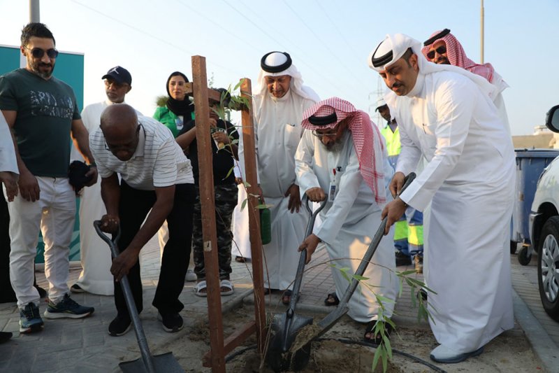 بلدية المنطقة الجنوبية تنظم فعاليات لتوزيع وغرس الشتلات بمناسبة أسبوع الشجرة
