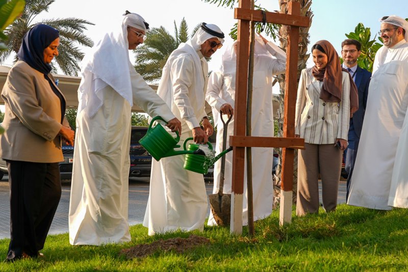 وزير المواصلات والاتصالات يشارك في فعالية "أسبوع الشجرة"
