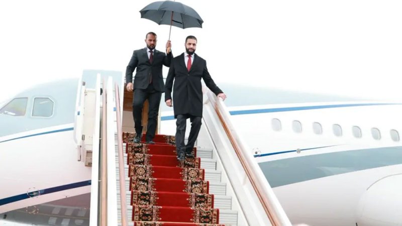 الشرع يصل موسكو مطالبًا بتسليم الأسد وكل رموز نظامه