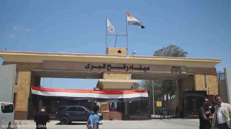 إسرائيل تمنح حماس "مهلة" لإعادة الجثث.. وتلوح بالمساعدات