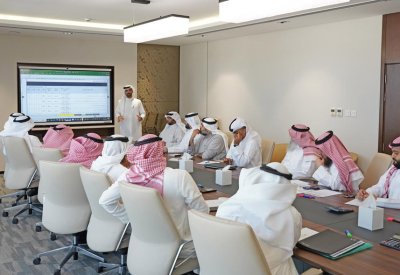 المدير العام للأوقاف السنية يناقش نتائج الربع الثالث من الخطة الاستراتيجية للإدارة