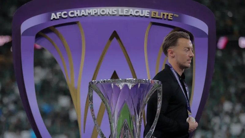 يايسله يتفهم غضب جماهير الأهلي.. ويعد بالتعويض