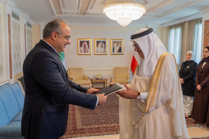 وزير الخارجية يتسلم نسخة من أوراق اعتماد سفير الجمهورية اللبنانية المعين لدى مملكة البحرين