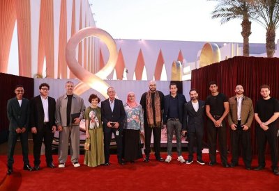 "50 متراً": يمنى خطاب تغوص في المسافة الحميمية بين الأب وابنته