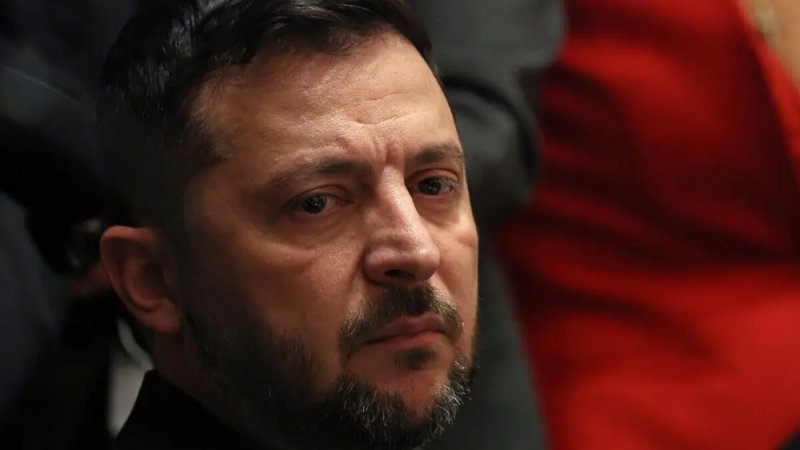 زيلينسكي مستعد للمشاركة بقمة ترامب وبوتين.. خارج المجر