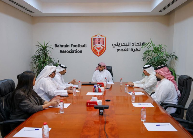لجنة الإعلام الرياضي تبحث أوجه التعاون مع اتحاد الكرة في اجتماع عقد بـ "بيت الكرة البحرينية"