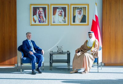 وزير المواصلات والاتصالات يستقبل سفير المملكة المتحدة لدى مملكة البحرين