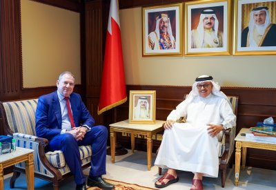 وزير الخارجية يستقبل سفير الجمهورية الإيطالية لدى مملكة البحرين