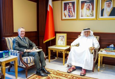 وزير الخارجية يستقبل المدير التنفيذي للمعهد الدولي للدراسات الاستراتيجية في الشرق الأوسط