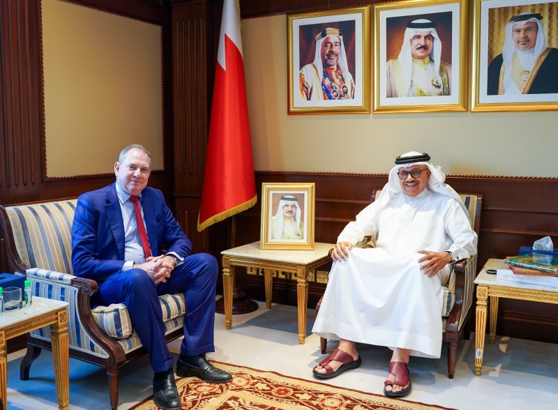 وزير الخارجية يستقبل سفير الجمهورية الإيطالية لدى مملكة البحرين