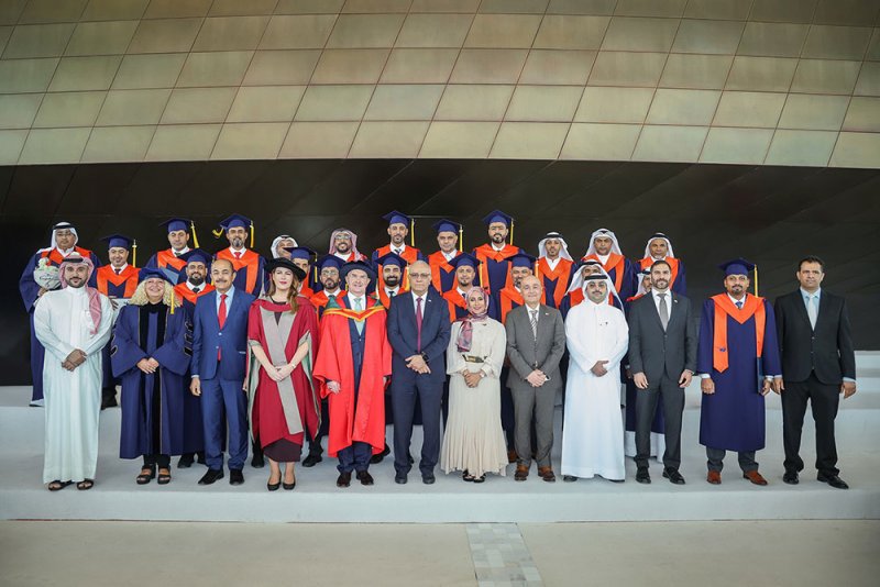 رئيس البا التنفيذي يهنئ 20 موظفًا بحرينيًا نظير إنجازهم الأكاديمي