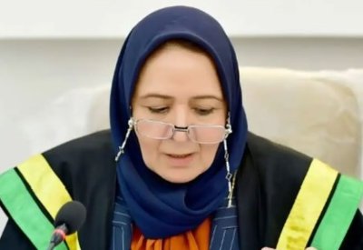 تجربة غريبة.. فيديو لمرشحة عراقية توقف المارة وسط الشارع