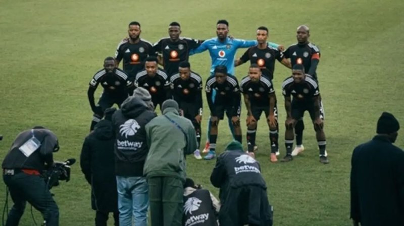 كارثة في إفريقيا.. لاعبو أورلاندو "جياع ويبحثون عن الطعام"