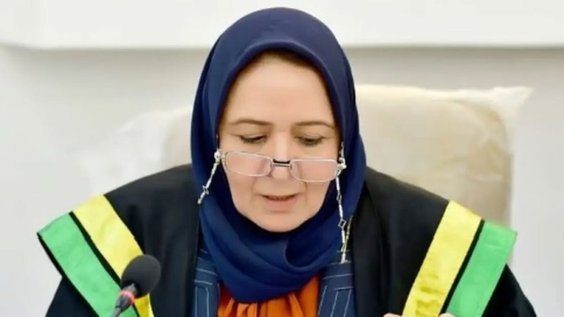تجربة غريبة.. فيديو لمرشحة عراقية توقف المارة وسط الشارع