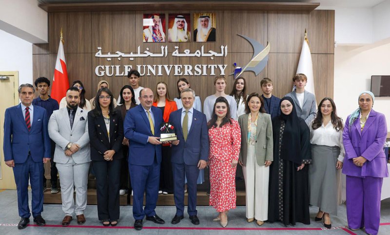 زيارة أكاديمية لطلبة من روسيا إلى الجامعة الخليجية: جولة في مرافق الجامعة وتبادل ثقافي مميز
