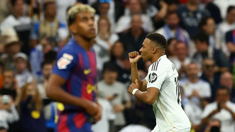 بهدفه في برشلونة.. مبابي ينضم إلى رونالدو وبنزيمة