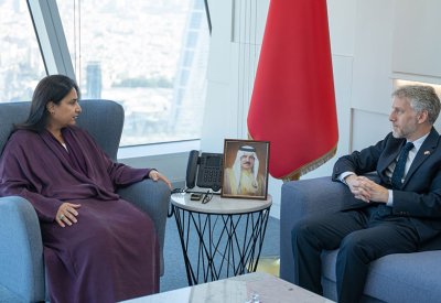 المدير العام لمعهد الإدارة العامة تبحث تعزيز التعاون مع سفير المملكة المتحدة لدى البحرين