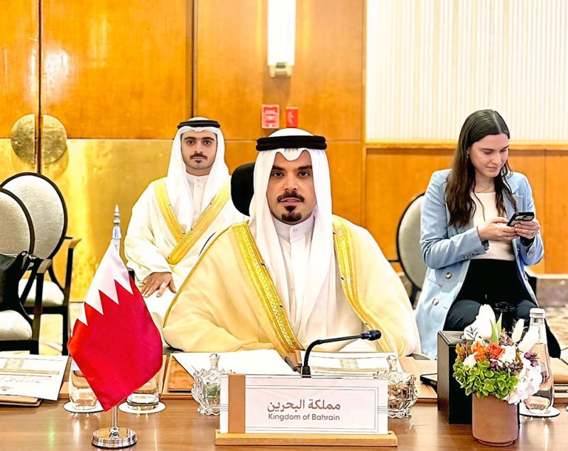 سفير البحرين لدى السعودية يشارك في اجتماع التحالف الدولي لتنفيذ حلّ الدولتين