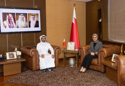 وزيرة شؤون الشباب تستقبل المغامر البحريني عبدالله المدفعي