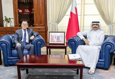 وزير التربية يستقبل سفير جمهورية الصين الشعبية لدى البحرين