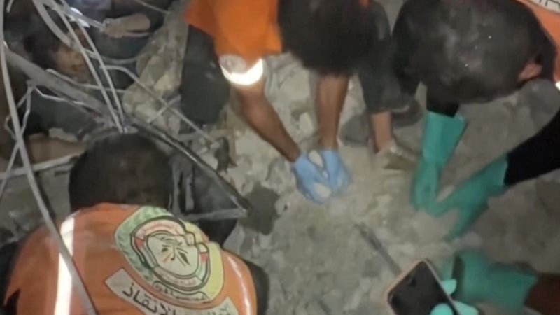 إسرائيل تمطر غزة بالغارات.. مقتل 30 فلسطينياً