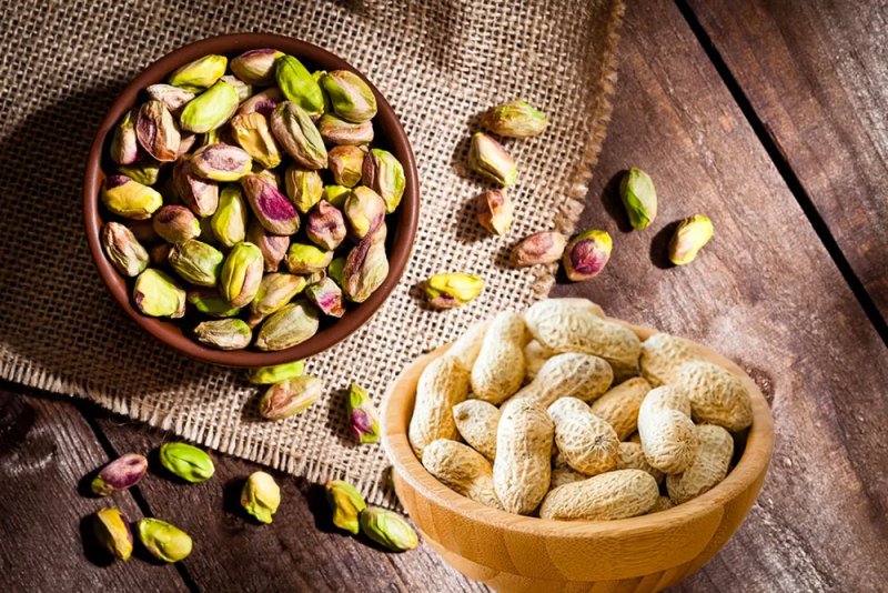 الفستق أم الفول السوداني.. أيهما تختار لصحتك ومحفظتك؟