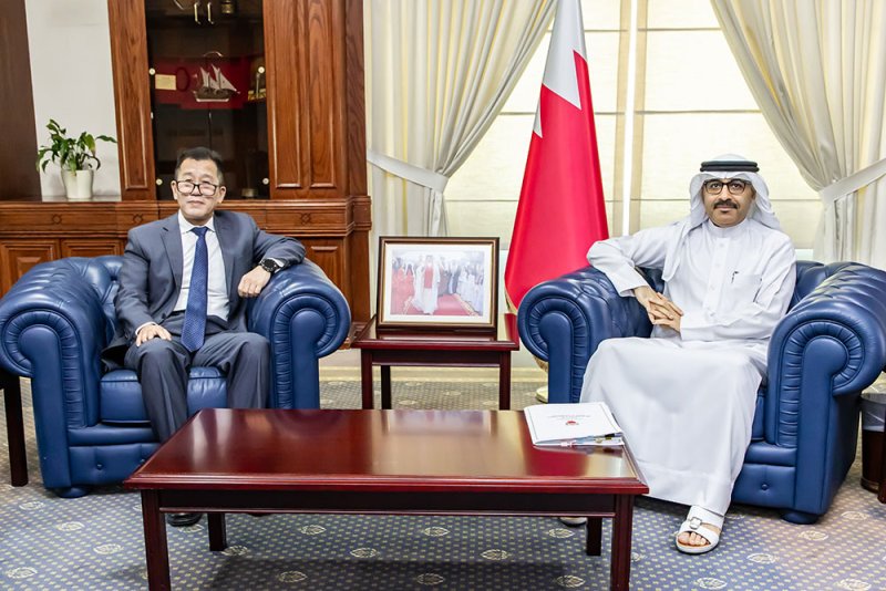 وزير التربية يستقبل سفير جمهورية الصين الشعبية لدى البحرين
