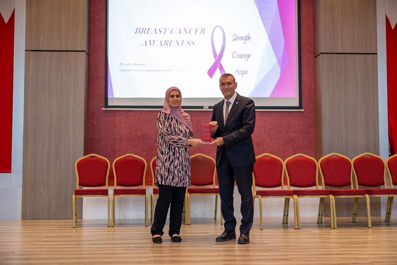 جامعة البحرين للتكنولوجيا تختتم أسبوع التوعية الصحية لتعزيز الوقاية من سرطان الثدي والأمراض المزمنة