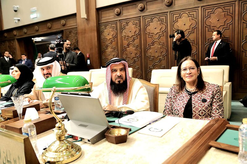 لدى مشاركتهما في أعمال الجلسة العامة للبرلمان العربي