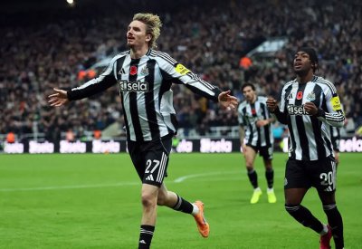 أسطورة ألمانيا: مهاجم نيوكاسل يستحق 100 مليون يورو