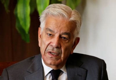 وزير الدفاع الباكستاني: لدينا أدلة على علاقة كابل بطالبان باكستان